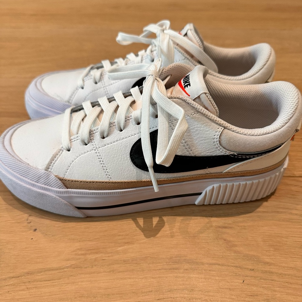 Nike White Black and Tan Women's Sneakers - Picture 1 of 4